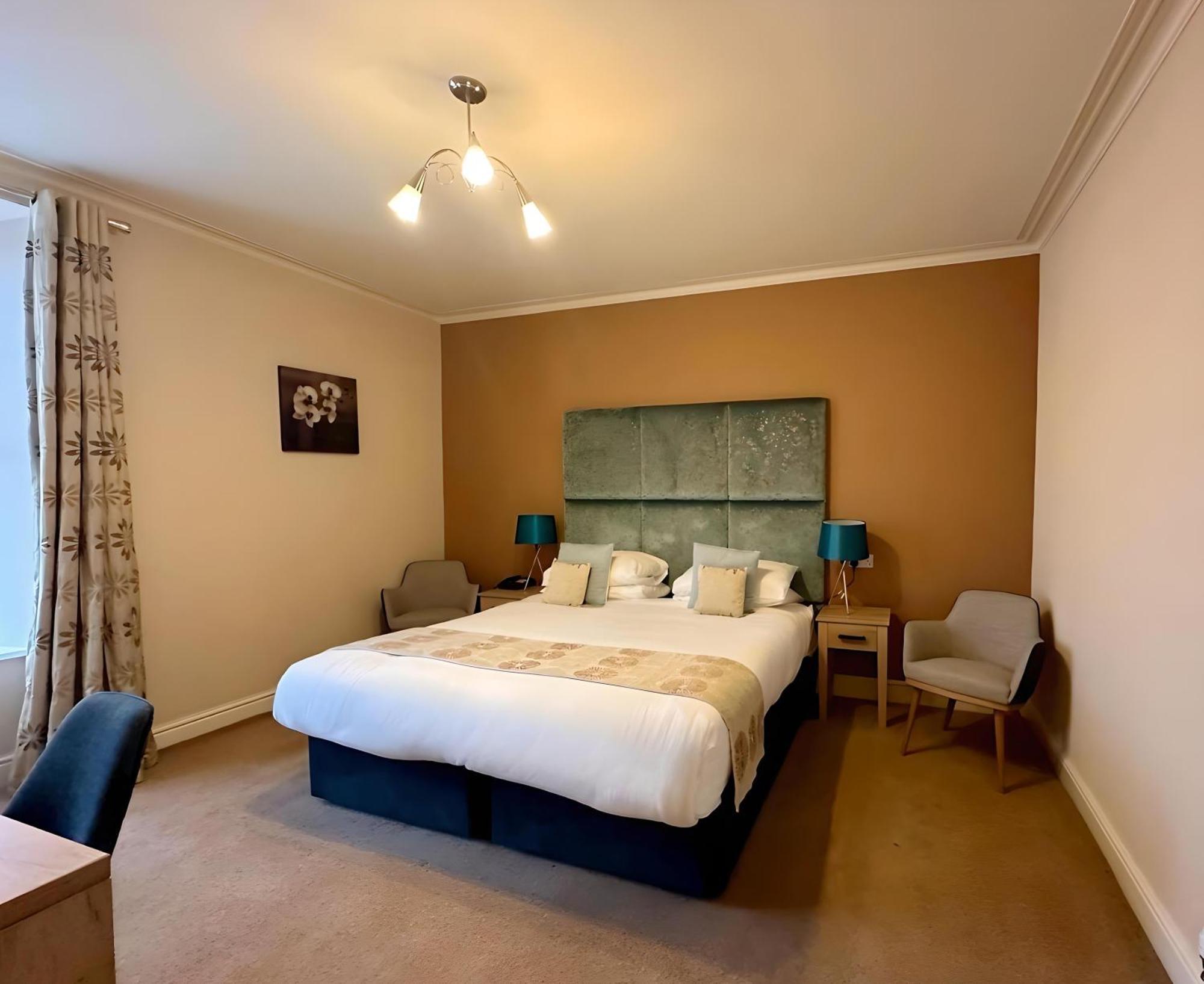 Caerwylan Hotel Крик'єт Екстер'єр фото